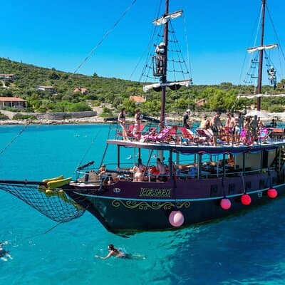 Blue Lagoon & Underwater Museum from Split with Lunch & Drinks