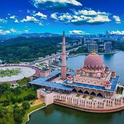 Putrajaya Tour From Kuala Lumpur Includes Batu Caves