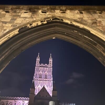 Geführte Wanderung: Ghosts & Giggles Of Gloucester
