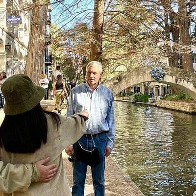 Walking Tour Along the San Antonio Riverwalk And Around Downtown