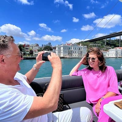 Istanbul Bosphorus Yacht Cruise with Live Guide & Asian Side Stop