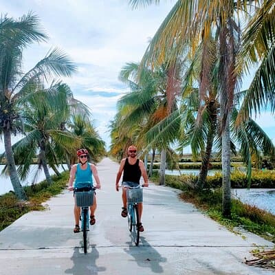 Hoi An countryside cycling tour with local family food