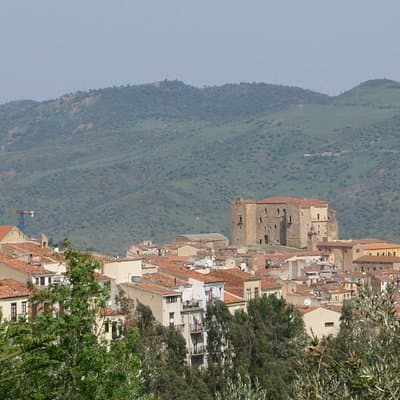 Full Day Private Tour in Medieval Villages and Vineyard in Cefalù