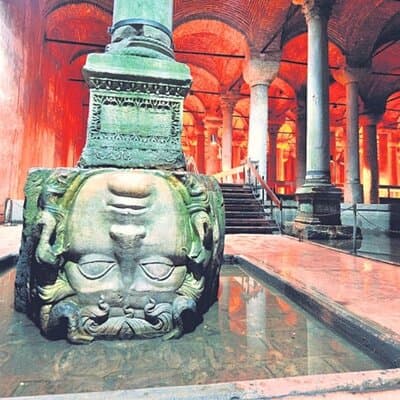 Private Guided Basilica Cistern and Topkapi Palace with Skip Line