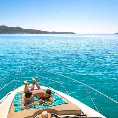 Small group tour by premium yacht to Elaphite Islands