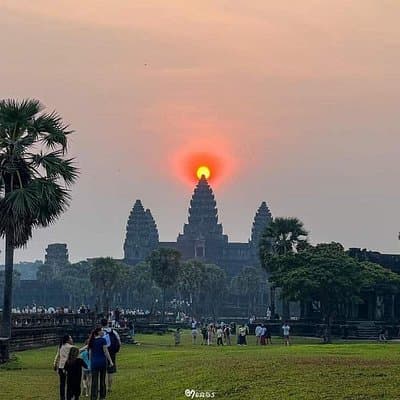 Private Angkor Sunrise Guided Tour