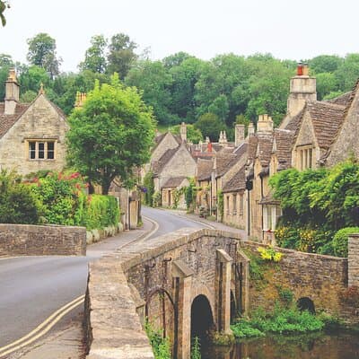 Stonehenge & the Cotswolds Including Admission from Bath