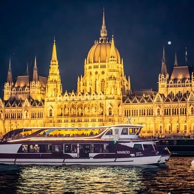 Sightseeing Cruise on the Danube with Audio Guide in Budapest