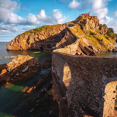 Gaztelugatxe Access, Bermeo and Gernika guided tour from Bilbao