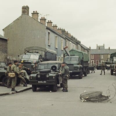 2-hour Belfast Original Drivers the Troubles Black Taxi Tour