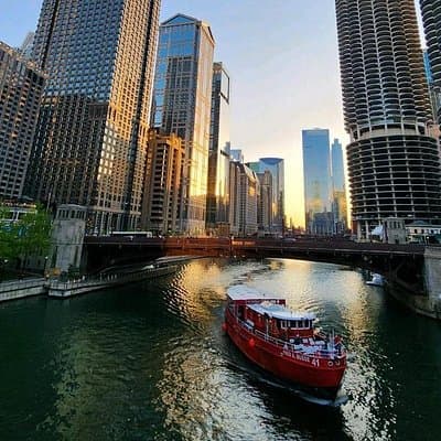 Historical and Architectural Chicago Fireboat River & Lake Cruise