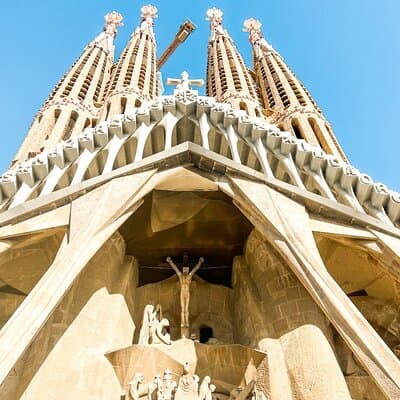 Barcelona : Sagrada, Park Guell, Montjuic & Gothic