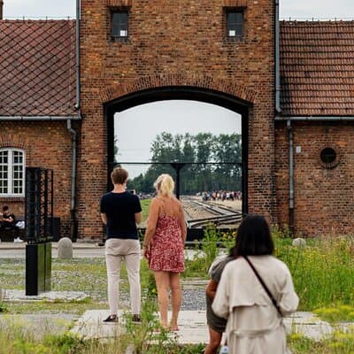 Krakow to Auschwitz Birkenau Guided Tour with Transfer and Ticket