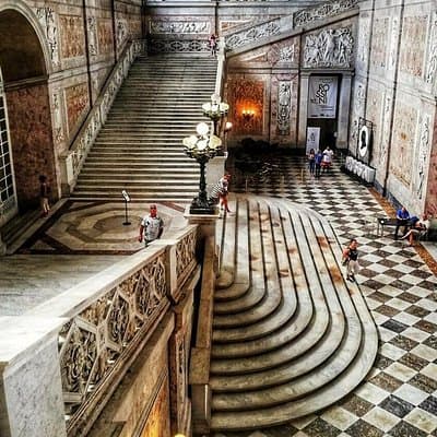 Private Guided Tour in Naples Royal Palace and Monumental Area