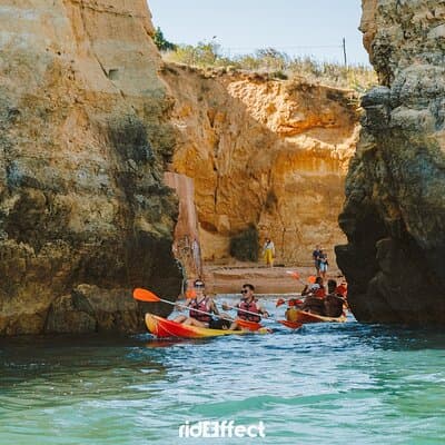 Kayak tour in Lagos to visit the caves with snorkeling.