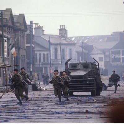 2 Hour Terror and Mural History Belfast taxi Private Tour