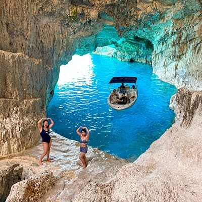 Exclusive Shipwreck & Blue caves Tour : Up to 10 guests