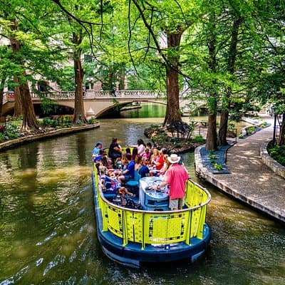 Ultimate San Antonio Walking Experience Alamo & River Walk Cruise