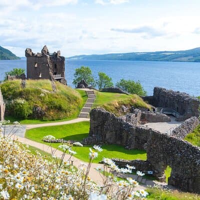 Loch Ness, Outlander & Urquhart Castle ab Inverness