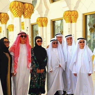 Abu Dhabi City Tour: Grand Mosque, Palace, Souk, Louvre & Ferrari