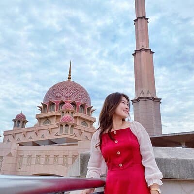 Putrajaya Half Day Tour with Pink Mosque & Lake Cruise/Boat(SIC)