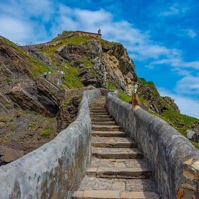 From Bilbao: Gaztelugatxe, Bermeo, Mundaka and Gernika with Txakoli