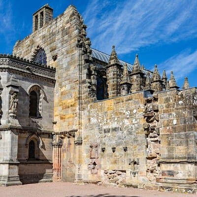 Alnwick Castle and Rosslyn Chapel Day Tour from Edinburgh