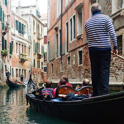 Venice Tour: Skip-Line St Mark’s & Gondola Ride