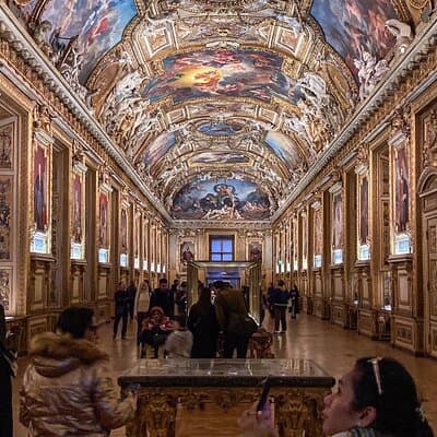 Louvre Highlights & Mona Lisa Guided Tour with Reserved Access