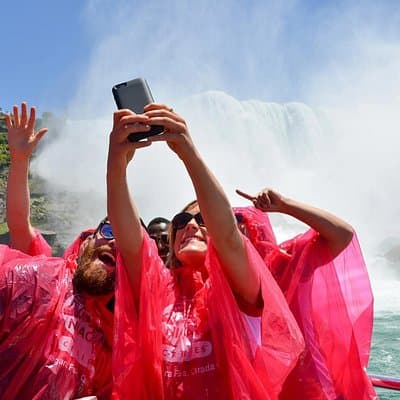 Niagara Falls Day Tour from Toronto and Skip the Line Boat Cruise
