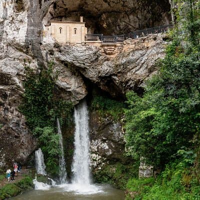 Lakes of Covadonga, Onis Cangas and Ballasts Tour from Oviedo