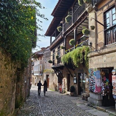 Santillana, Altamira, Comillas & San Vicente de la B. Guided Tour