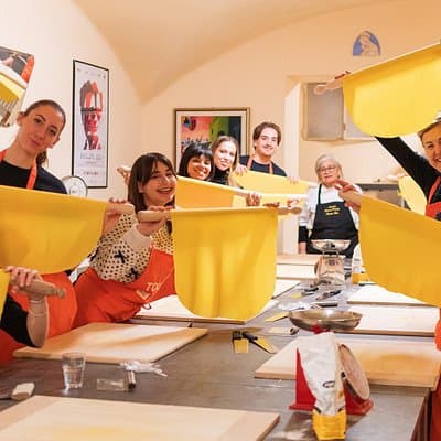 Cours de cuisine à Bologne : pâtes locales, ragù, spritz, vin et glace