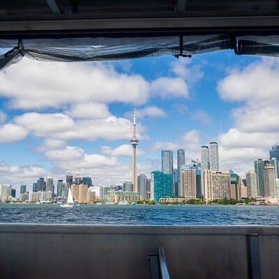 1-Hour Toronto Harbour Tour with Live Narration