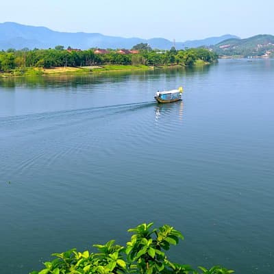 Hue: Dragon Boat, Perfume River, Pagoda & Royal Tomb Tour