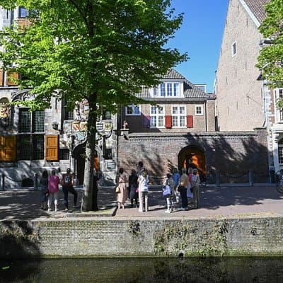 Private Walking Tour of Delft + Beer Tasting