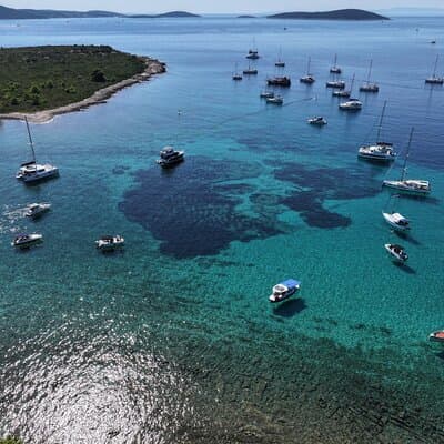 Split/Kaštela/Trogir: Blue Lagoon 3 Islands Tour with drinks