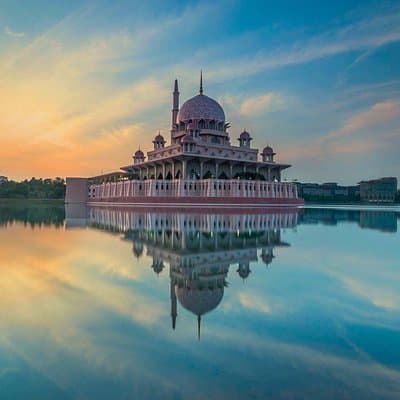 Putrajaya Tour with Pink Mosque and Boat Ride (Meet at Location)