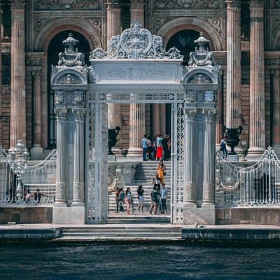 Istanbul Combo: Bosphorus Cruise & Dolmabahce Tour
