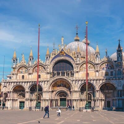 St. Mark's Basilica & Doge's Palace Guided Tour with Gondola Ride