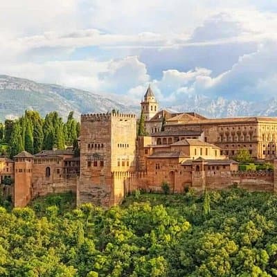 Alhambra Experience – Explore Nasrid Palaces & Generalife Gardens