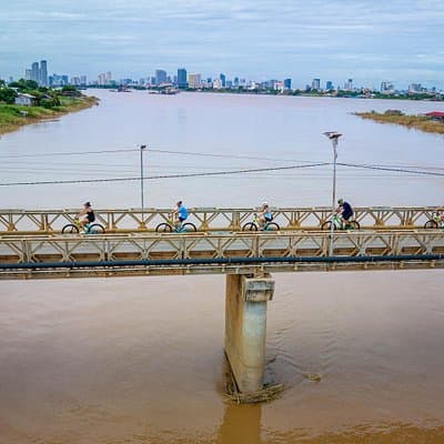 Phnom Penh Silk Island Bike Tour/ E-Bike or Tuk Tuk
