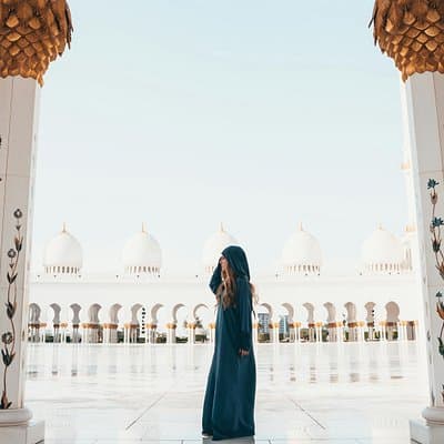 Abu Dhabi City Tour: Grand Mosque, Etihad Towers, Palace & Louvre