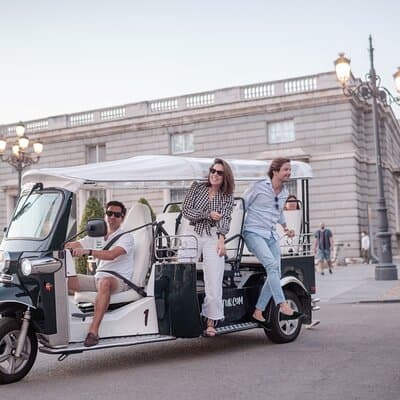 Tour Welcome Madrid in Eco Tuk Tuk Private with Local Guide