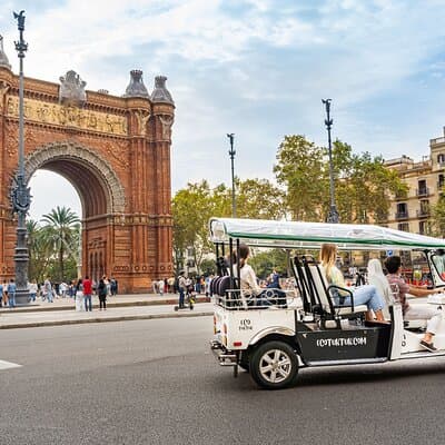 Tour Welcome to Barcelona in Eco Tuk Tuk Private with Local Guide
