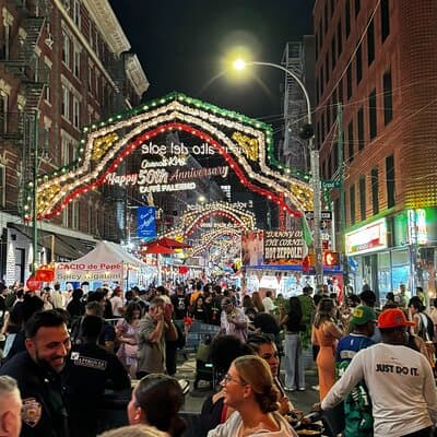 New York City Mafia and Local Food Tour led by NYPD Guides