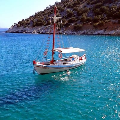 Naxos: Rina Cave & South Naxos Shared Traditional Boat Trip