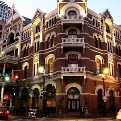 Austin Paranormal Pub Crawl With Driskill Ghost Stories