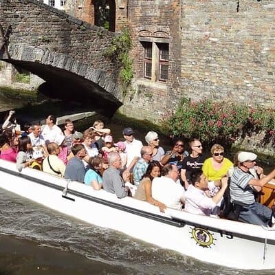 Guided Walking Tour of Bruges with Canal Cruise and Tastings