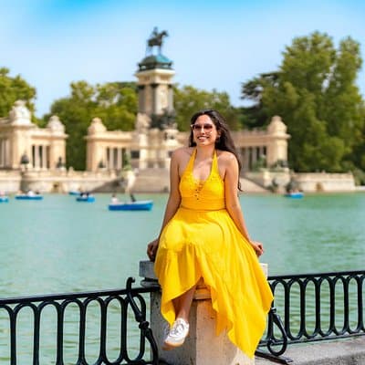 Private Photoshoot Experience in El Retiro Park Madrid